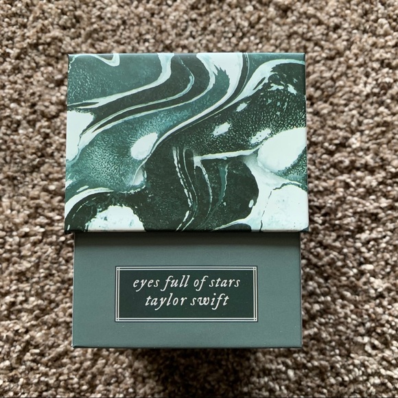 NEW Taylor Swift Evermore Candle - Picture 5 of 9